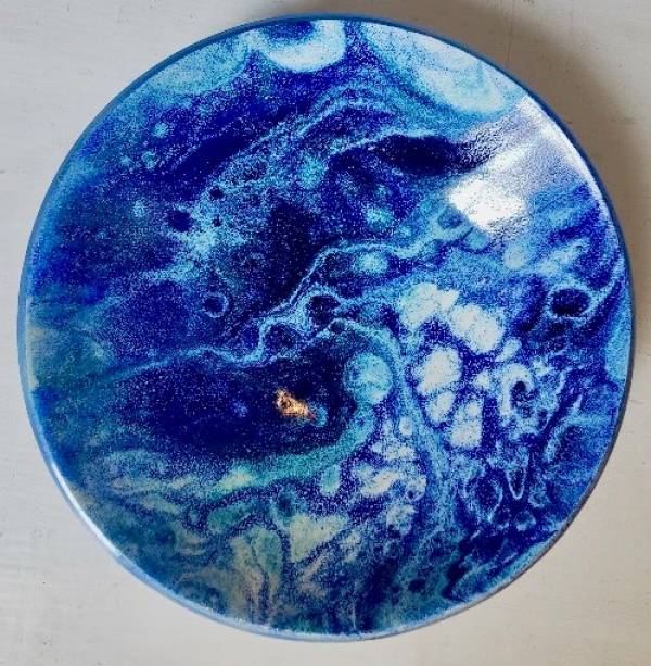 - a , glass Sculpture by Gregg Anston-Race, measuring 17 x 17 cm (H x W) £34